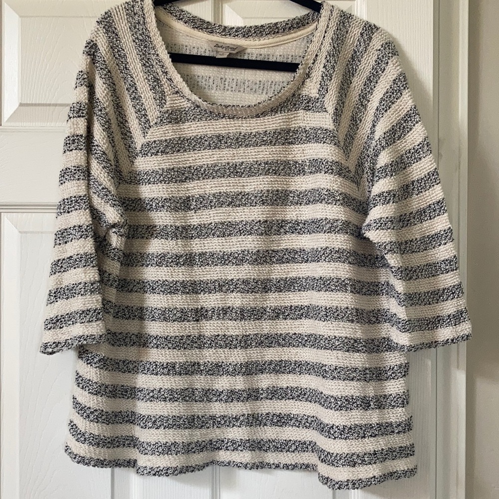 Lucky Brand light sweater.